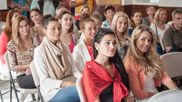 Finalistky soute esk Miss 2015 na soustedn na Kapverdskch ostrovech