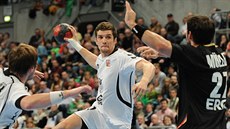 Ondřej Zdráhala střílí na německou branku. Ondřej Zdráhala střílí na německou branku.
