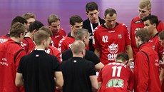 PORADA. Čeští házenkáři naslouchají pokynům Jana Filipa. PORADA. Čeští házenkáři naslouchají pokynům Jana Filipa.