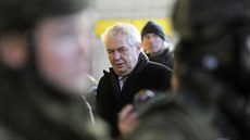 Prezident Miloš Zeman se v Chrudimi setkal s vojáky ze 43. výsadkového praporu. Prezident Miloš Zeman se v Chrudimi setkal s vojáky ze 43. výsadkového praporu.