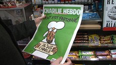 Nové vydání satirického týdeníku Charlie Hebdo je v esku.