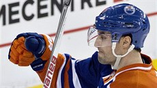 Jordan Eberle z Edmontonu se raduje ze svého gólu.