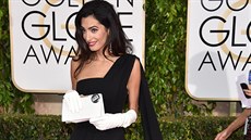 Amal Clooneyová na Zlatých glóbech (Beverly Hills, 11. ledna 2015) Amal Clooneyová na Zlatých glóbech (Beverly Hills, 11. ledna 2015)