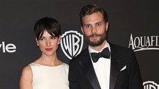 Amelia Warnerová a Jamie Dornan (Beverly Hills, 11. ledna 2015)