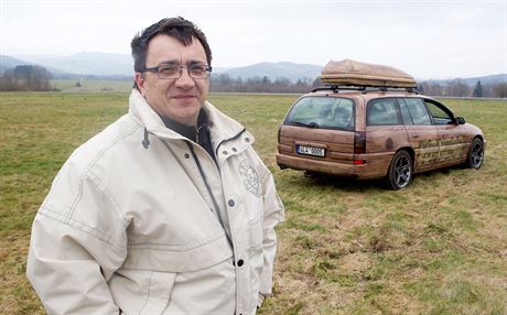 Liberecký výtvarník Detlef Pötsch si vyzdobil i vlastní auto.