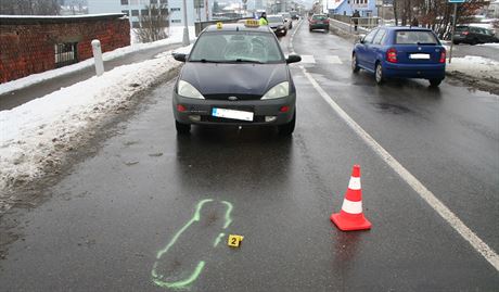 Sraená ena po nehod skonila na zemi nkolik metr od pechodu.