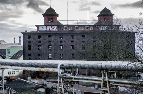 Chátrající silo by mohlo najít vyuití jako vdecké centrum. Zajímají se o nj i nadenci s muzeem automobilových veterán.