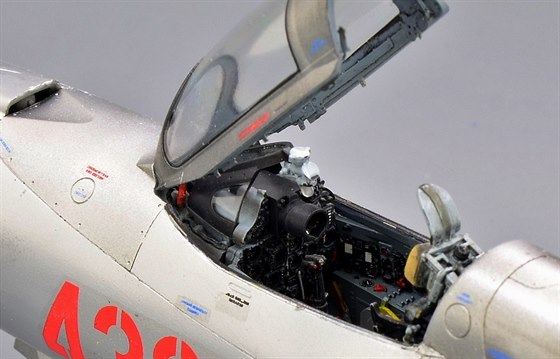MiG-21PF, 1:48, autor Martin Benko. Detail kokpitu z doplkové sady, s vyí...