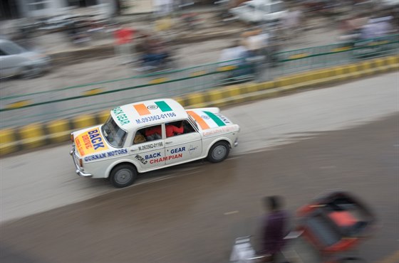 Pozptku zvldne Harpreet Devi rychlost a 80 km/hod.