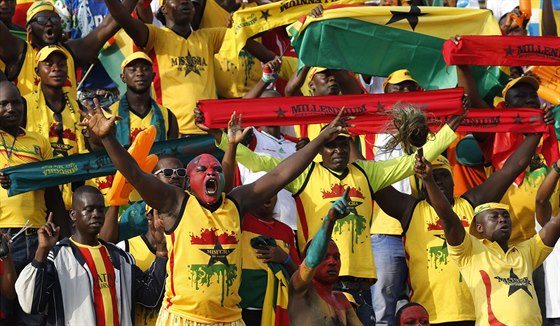 Fanouci fotbalist Ghany bhem utkání se Senegalem na mistrovství Afriky,...