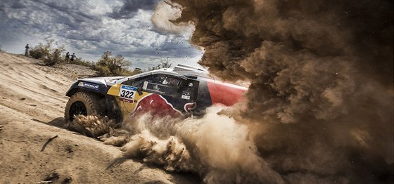 Rallye Dakar nabízí úchvatné scenérie.