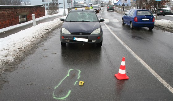 Sraená ena po nehod skonila na zemi nkolik metr od pechodu.