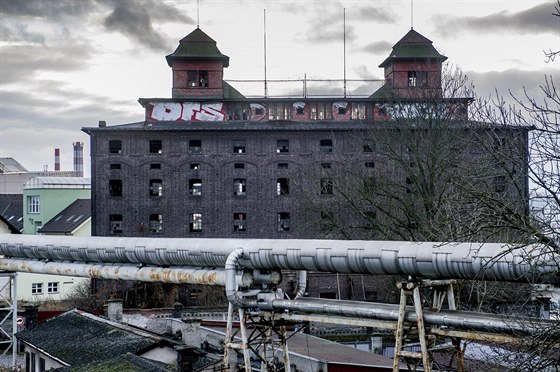 Chátrající silo by mohlo najít vyuití jako vdecké centrum. Zajímají se o nj i nadenci s muzeem automobilových veterán.