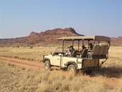 Jeep safari v africk Namibii si uijete i s dtmi.