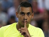 PST. Nick Kyrgios utiuje divky bhem zpasu tetho kola Australian Open.