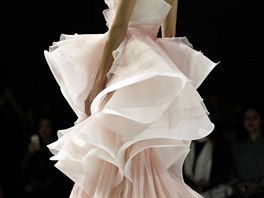 Haute Couture kolekce dvojice australskch nvrh Ralph & Russo (Pa:...