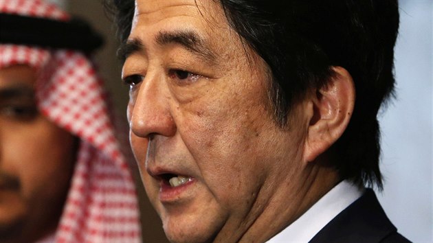 Japonsk premir inzo Abe bhem svho projevu. (25. ledna 2015)