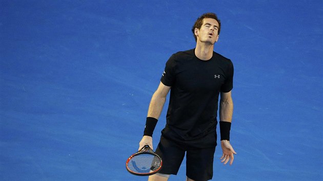 Andy Murray po nepovedenm deru v duelu s Tomem Berdychem.