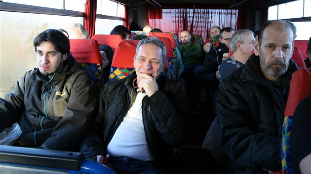 Jen z Mostu vyjelo 11 autobus plnch hornk. Dal jedou z Chomutova a Litvnova.