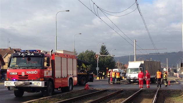 Dodvka v Modanech vjela na koleje, srazila se s projdjc tramvaj (26.1.2015)