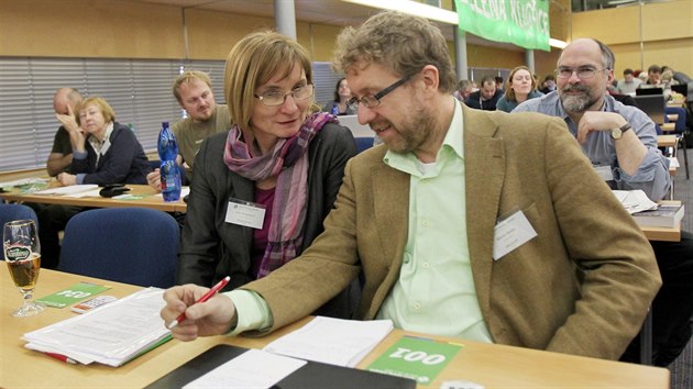 Jana Drpalov hovo na sjezdu Strany zelench v Brn s kolegou Martinem Anderem.
