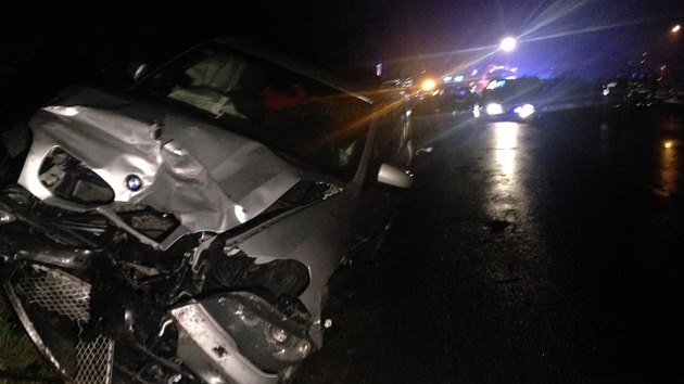 Hromadn nehoda a 12 aut u Mnku pod Brdy (22. ledna 2015).