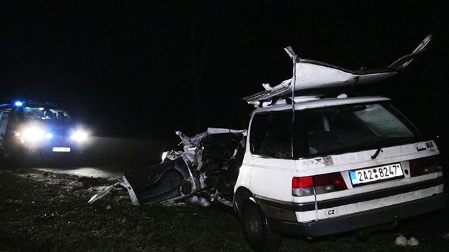 Nehoda mezi osobnm a nkladnm vozidlem na silnici 1/9 u obce elzy (28. ledna 2015).
