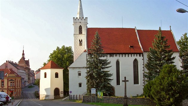 Kostel v Sedlanech pestavli ve 14. stolet do gotickho stylu Romberkov.