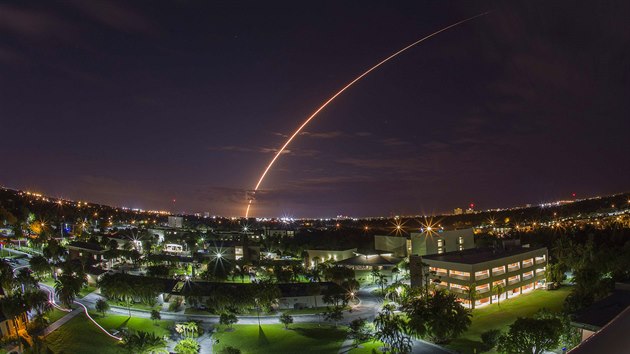 START. Spojen stty vypustily z misu Canaveral raketu Atlas V 551. Bezpilotn raketa vynesla na obnou drhu komunikan satelit nov generace, kter budou vyuvat jednotky americk armdy rozmstn po celm svt.