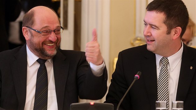 Pedseda Evropskho parlamentu Martin Schulz a pedseda Snmovny Jan Hamek na konferenci Let My People Live! k vro osvobozen Osvtimi.