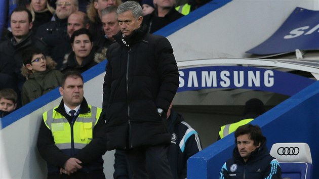Trenr Chelsea Jos Mourinho bhem utkn Anglickho pohru proti Bradfordu City.