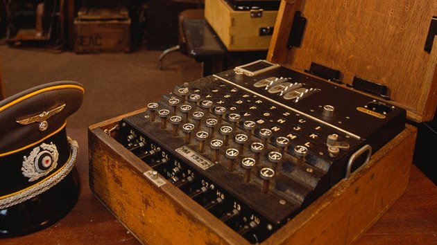 ifrovac stroj Enigma.