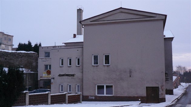 Mstsk restaurace Stelnice v Broumov se nachz v pzem budovy, nahoe msto provozuje tanen sl.