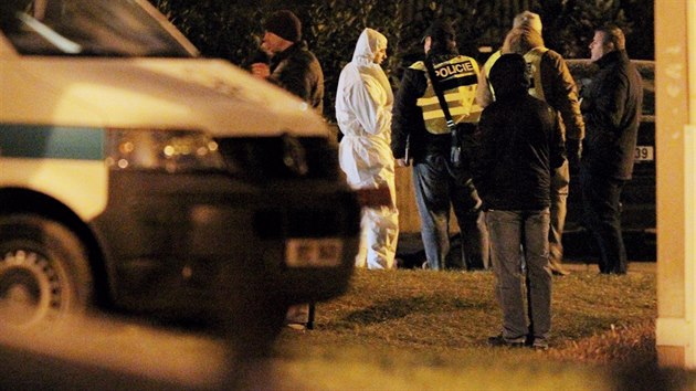 V Blovicch na Plzesku vyetuje policie smrt mue a eny. Oba zemeli nsledkem stelnch zrann.