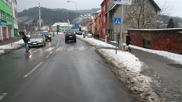 Chodkyn la po pechodu na Smetanov ulici ve Vsetn.