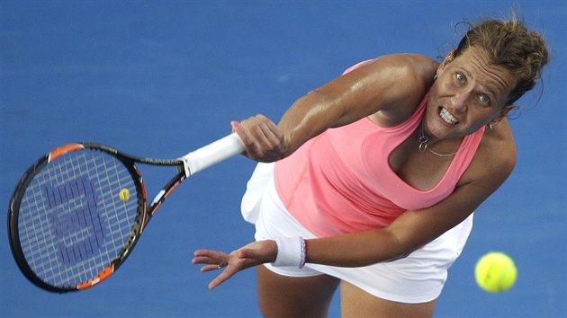 Barbora Zhlavov-Strcov v duelu 3. kola Australian Open s Victori Azarenkovou z Bloruska.
