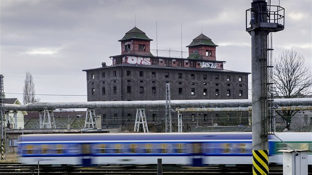 Hradecký magistrát chce zachránit silo s cihlovou fasádou u nádraí. (leden...