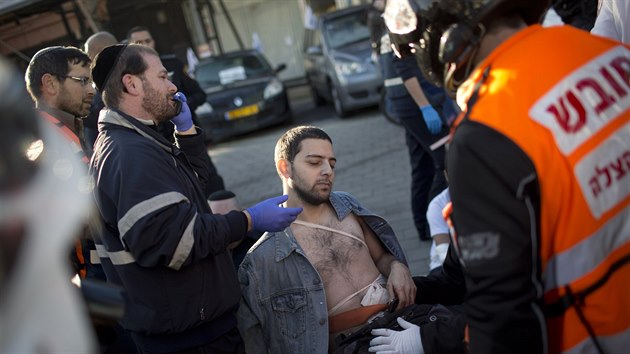 Izraelt zchrani oetuj zrann, kter v telavivskm autobusu pobodal palestinsk tonk (Izrael, 21. ledna 2015).