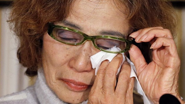 Junko Iidov, matka novine Kendiho Gota, kterho unesl Islmsk stt (Tokio, 23. ledna 2015).