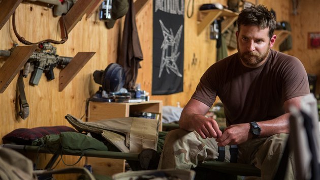 Bradley Cooper ve filmu Americk sniper (2015)