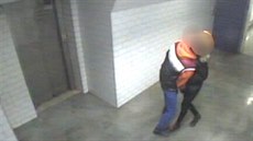 Milenci si své hrátky v nočním v metru zpestřili kreslením po zdech (25.1.2015) Milenci si své hrátky v nočním v metru zpestřili kreslením po zdech (25.1.2015)