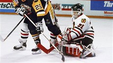 Dominik Hašek v brance Chicago Blackhawks při utkání proti Pittsburghu Penguins... Dominik Hašek v brance Chicago Blackhawks při utkání proti Pittsburghu Penguins...