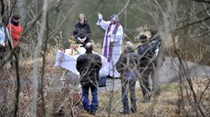 Kobylí důl je dnes zatopen přehradou Želivkou. Desítky lidí se tak sešly na... Kobylí důl je dnes zatopen přehradou Želivkou. Desítky lidí se tak sešly na...