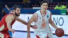 Jiří Welsch z Nymburku uniká, brání ho Antoine Diot ze Štrasburku. Jiří Welsch z Nymburku uniká, brání ho Antoine Diot ze Štrasburku.