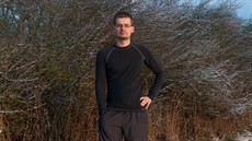 Pánské triko s dlouhým rukávem má skvěle padnoucí střih a nikde neškrtí. Pánské triko s dlouhým rukávem má skvěle padnoucí střih a nikde neškrtí.