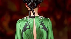 Detail at z haute couture kolekce Schiaparelli Paris