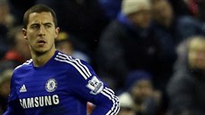 Eden Hazard z Chelsea oslavuje gól proti Liverpoolu.