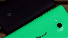 Loga Nokia a Microsoft na smartphonech Lumia