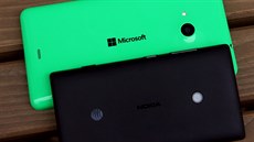 Loga Nokia a Microsoft na smartphonech Lumia