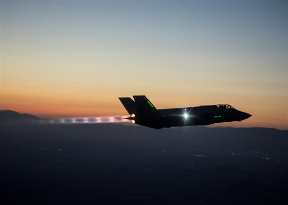 Ameriané zanou vyvíjet stíhaku esté generace, nástupce F-22 a F-35
